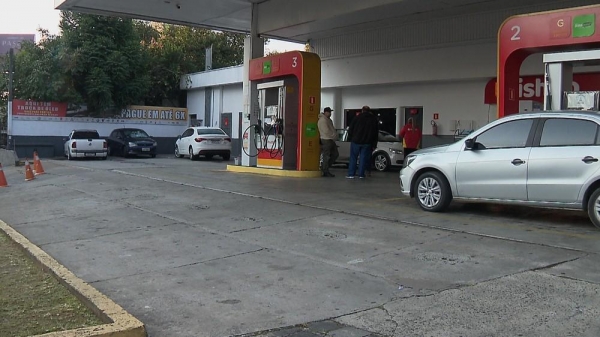 Frentista é assassinado a tiros por cliente em Curitiba — Foto: RPC