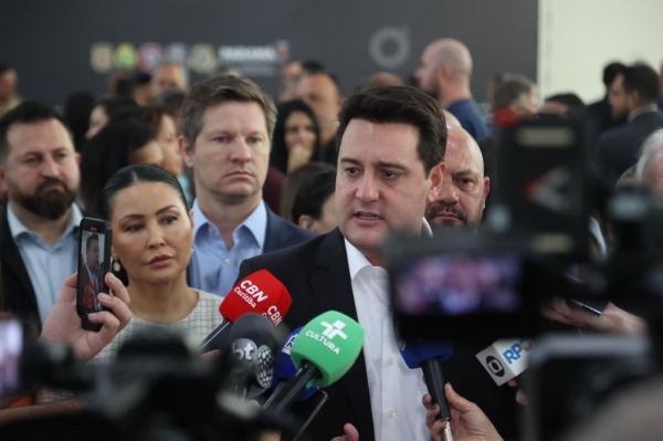 Com o objetivo de aumentar as ações de conscientização masculina no combate à violência contra a mulher no Paraná, o governador Carlos Massa Ratinho Junior lançou nesta terça-feira (3) o projeto De Homem para Homem. Foto: Gilson Abreu/AEN