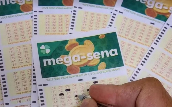 Bilhete da Mega-Sena — Foto: Agência Brasil