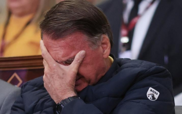 Bolsonaro recebeu visitas do presidente da Câmara, Arthur Lira (PP-AL), e da senadora Damares Alves (Republicanos-DF)