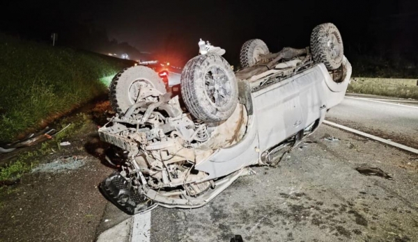 O caso aconteceu no km 17, sentido Curitiba (Foto: Marcelo Borges/Ric RECORD)