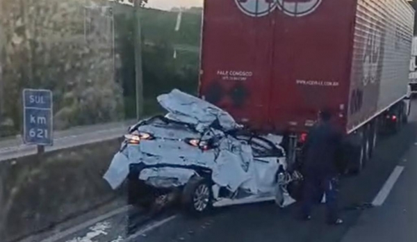 Acidente na BR-376 aconteceu na pista sentido Santa Catarina, em São José dos Pinhais (Foto: Reprodução/ Redes Sociais)