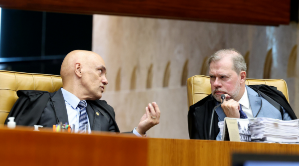 A crise no STF foi ampliada com o suposto envolvimento dos ministros Alexandre de Moraes (esq.) e Dias Toffoli com o banqueiro Daniel Vorcaro, figura central nas investigações do Banco Master. (Foto: Luiz Silveira/STF)