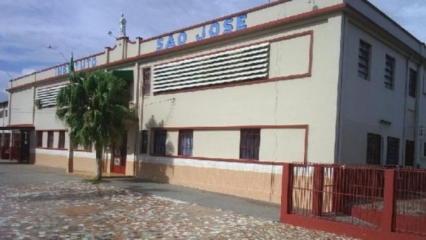Fachada do Instituto São José, escola no Acre