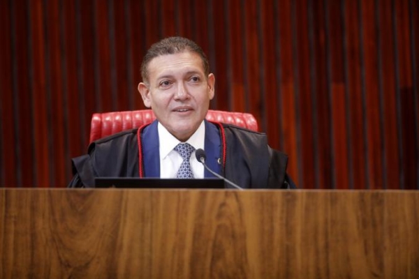 Nunes Marques é empossado presidente do TSE