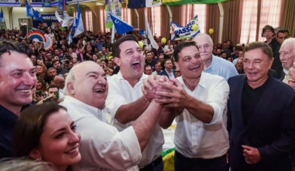 Convenção do MDB do Paraná confirmou apoio à chapa de Sandro Alex ao Governo do Estado, com Rafael Greca como vice e apoio de Ratinho Junior; partido também oficializou Alvaro Dias candidato a senador. (Foto: Reprodução/Redes Sociais/Rafael Greca)